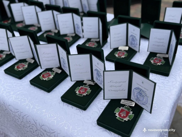 Вшанували Героїв: родинам загиблих воїнів вручили звання «Почесний громадянин Нововолинської громади» | Новини Нововолинська Вшанували Героїв: родинам загиблих воїнів вручили звання «Почесний громадянин Нововолинської громади» | Новини Нововолинська