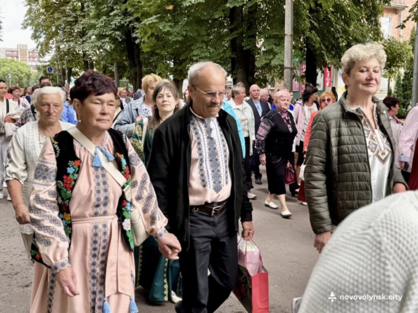 До Дня Незалежності у Нововолинську відбулася традиційна хода у вишиванках | Новини Нововолинська До Дня Незалежності у Нововолинську відбулася традиційна хода у вишиванках | Новини Нововолинська