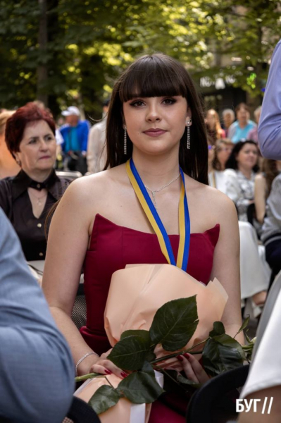 Випускники Нововолинських ліцеїв отримали свідоцтва з відзнакою: фоторепортаж | Новини Нововолинська