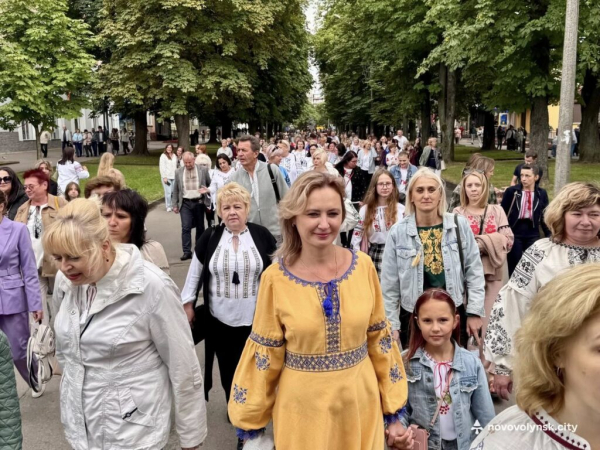 До Дня Незалежності у Нововолинську відбулася традиційна хода у вишиванках | Новини Нововолинська До Дня Незалежності у Нововолинську відбулася традиційна хода у вишиванках | Новини Нововолинська
