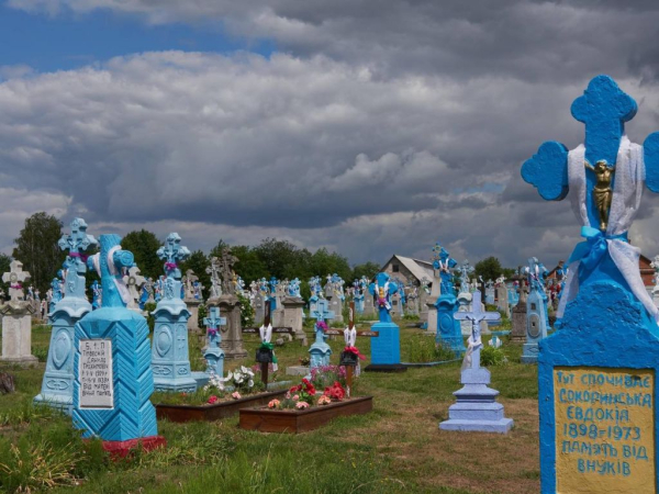 В мережі опублікували ретрофото проводів на цвинтарі у Поромові | Новини Нововолинська