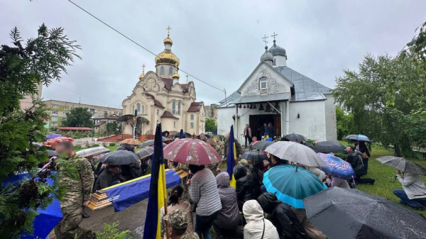 Нововолинська громада провела в останню дорогу загиблого Героя Сергія Савоніка | Новини Нововолинська