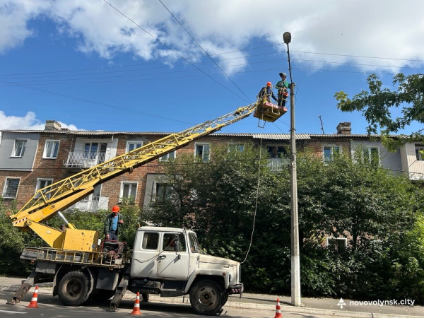 У Нововолинську водіїв просять не залишати авто вздовж узбіччя: розпочали ремонтні роботи | Новини Нововолинська У Нововолинську водіїв просять не залишати авто вздовж узбіччя: розпочали ремонтні роботи | Новини Нововолинська