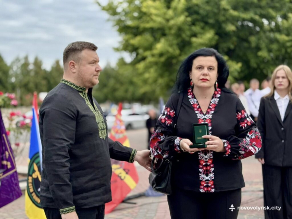 Вшанували Героїв: родинам загиблих воїнів вручили звання «Почесний громадянин Нововолинської громади» | Новини Нововолинська Вшанували Героїв: родинам загиблих воїнів вручили звання «Почесний громадянин Нововолинської громади» | Новини Нововолинська