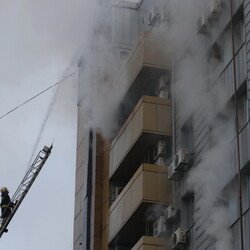 В Днепре тушат сильный пожар в центральном офисе АТБ фото видео - Проишествия