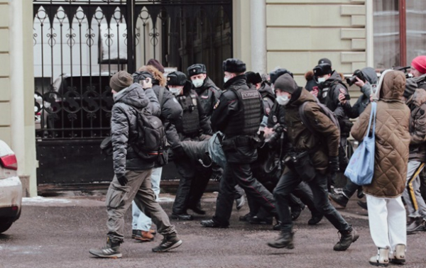 Год репрессий в России. Запад о запрете МемориалаСюжет