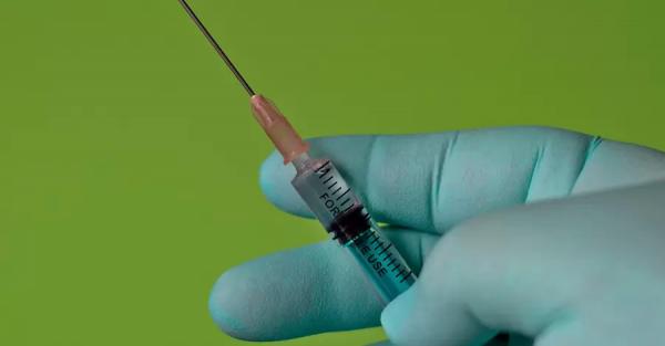 В Украине расширили список профессий для обязательной вакцинации - Короновирус