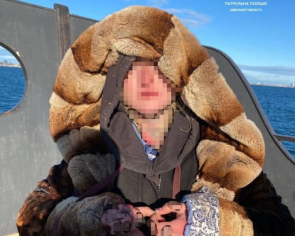В Одессе женщина угнала из порта пиратскую шхуну и хотела идти в Николаев, но врезалась в ближайший пирс фото - Проишествия