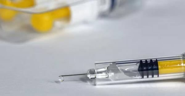 В Нидерландах граждан, которые боятся уколов,  будут вакцинировать в очках виртуальной реальности - Короновирус