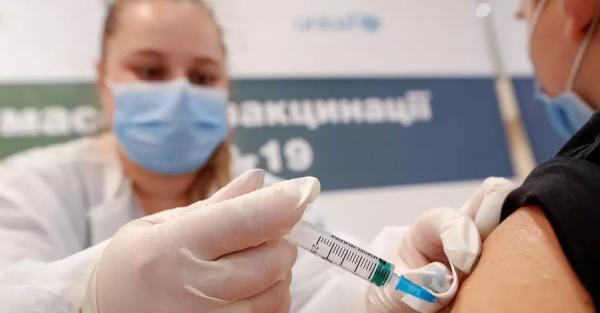 Ляшко подписал приказ о введении в Украине дополнительной дозы вакцины от коронавируса - Короновирус