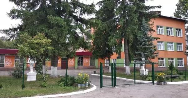 На Волыни суд отказал невакцинированной учительнице в возвращении на работу - Короновирус