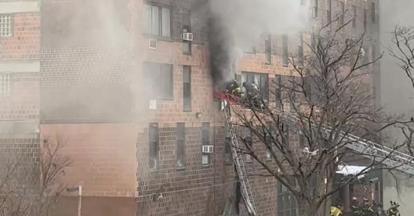 В Нью-Йорке в пожаре в многоэтажке погибли 19 человек. Среди них – девять детей - Проишествия