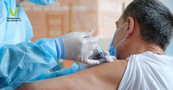На прививку бустерной дозой COVID-вакцины в Украине уже можно записаться онлайн - Короновирус