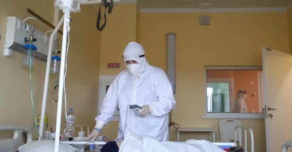 С сегодняшнего дня в Украине начнут отстранять от работы невакцинированны медиков и чиновников - Короновирус