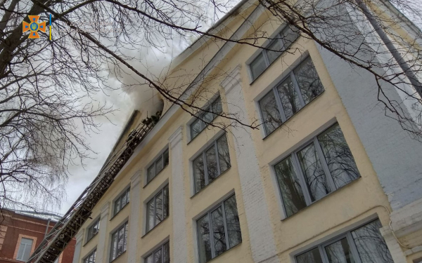 В Харькове тушат пожар в юридическом университете имени Ярослава Мудрого - Проишествия