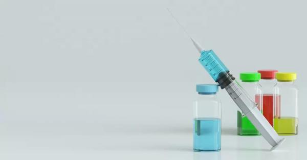 В Минздраве ответили на вопросы о вакцинации при варикозе и туберкулезе, изоляции привитых и дополнительной дозе - Короновирус