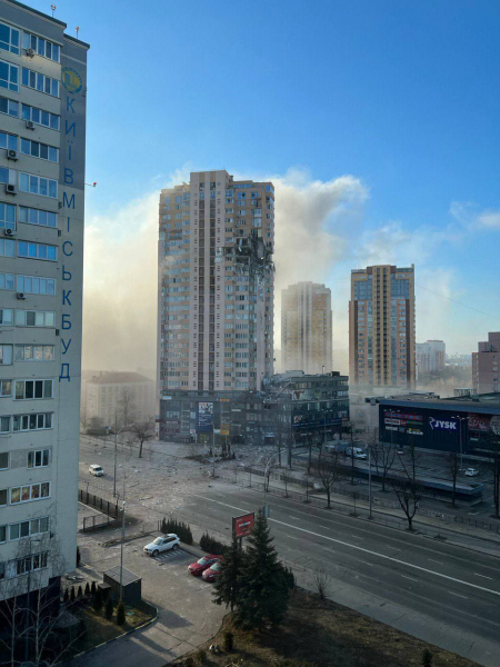 В Киеве ракета попала в жилой дом: разрушены несколько этажей. Фото