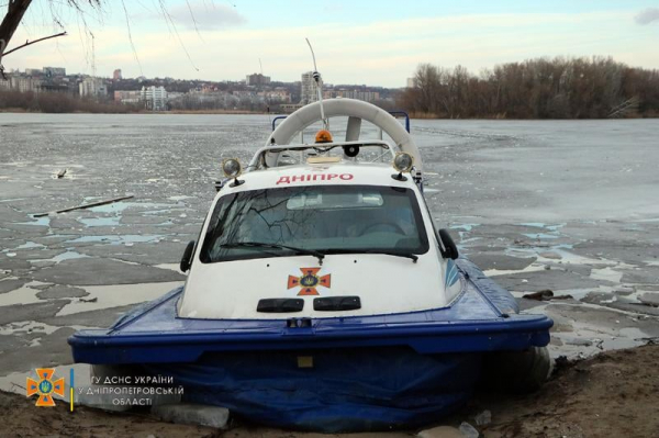 У Черкаській області вісім рибалок врятували з крижини, що відкололася.- Події
