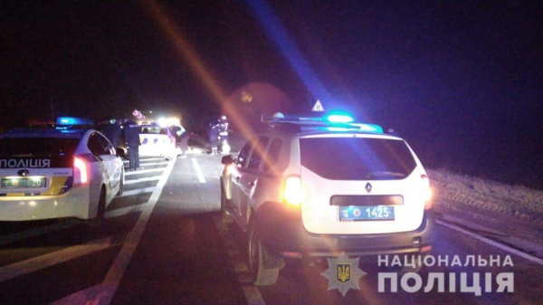 Под Одессой фура раздавила авто: погибли три человека