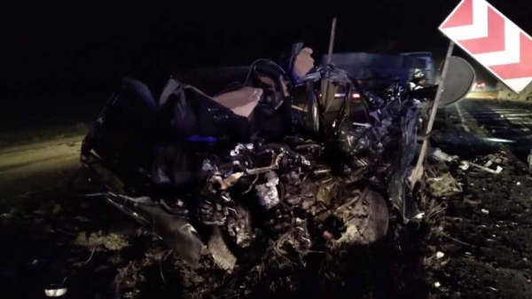 Под Одессой фура раздавила авто: погибли три человека