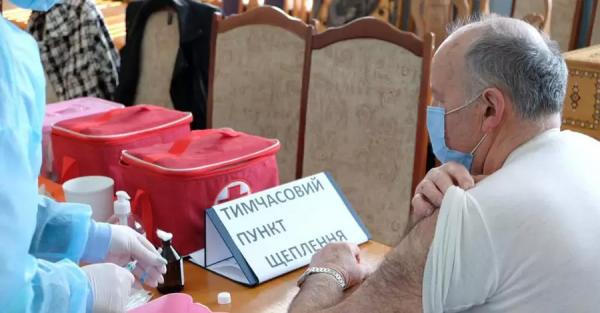 Половина дорослих українців отримала щеплення від коронавірусу, - Денис Шмигаль- Коронавірус