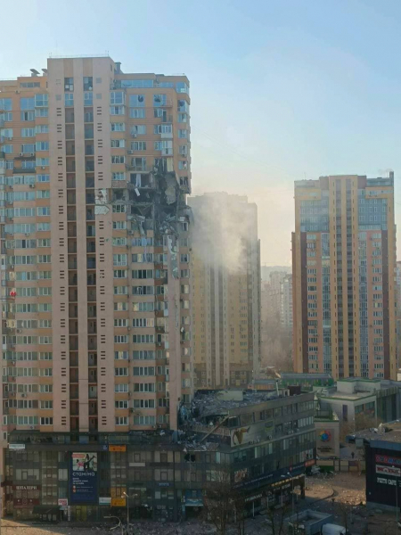 В Киеве ракета попала в жилой дом: разрушены несколько этажей. Фото