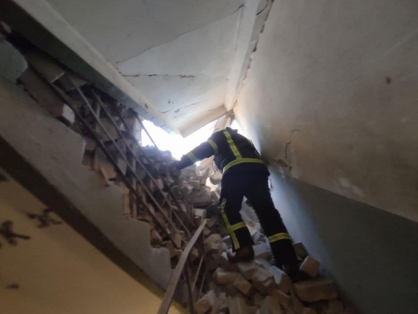 У Києві внаслідок обстрілів стався обвал у 12-поверховому житловому будинку- Події