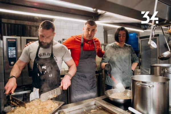 «Це повинно йти від душі»: зірка кулінарного шоу розповів про допомогу армії та біженцям