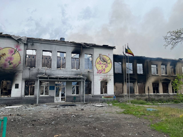В Авдеевке войска РФ обстрелом разрушили школу - 18 мая 2022 :: Донеччина