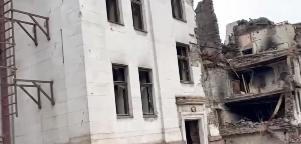 Військові РФ завершили розбір завалів Драмтеатру в Маріуполі – всі тіла поховали у братській могилі - Події