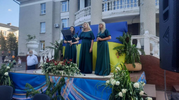 Мешканці Нововолинська відзначають свято Трійці благодійними заходами | Новини Нововолинська