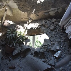 У Миколаєві військові РФ продовжують обстрілювати житлові будинки, є загиблі та поранені - Події