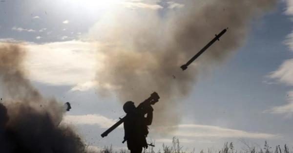 Війська РФ атакують українські регіони, в районі Зміїного - вибухи - Події