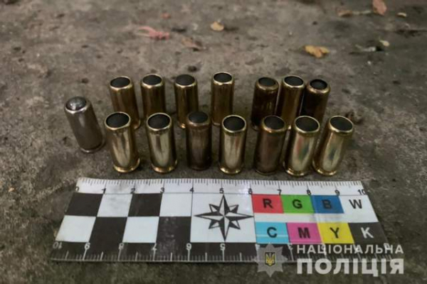 Робив "закладки" зі зброєю: У Дніпрі затримали хлопця за продаж вогнепала через Telegram