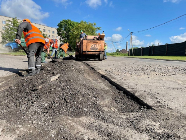 У Нововолинську проводять ямковий ремонт доріг | Новини Нововолинська