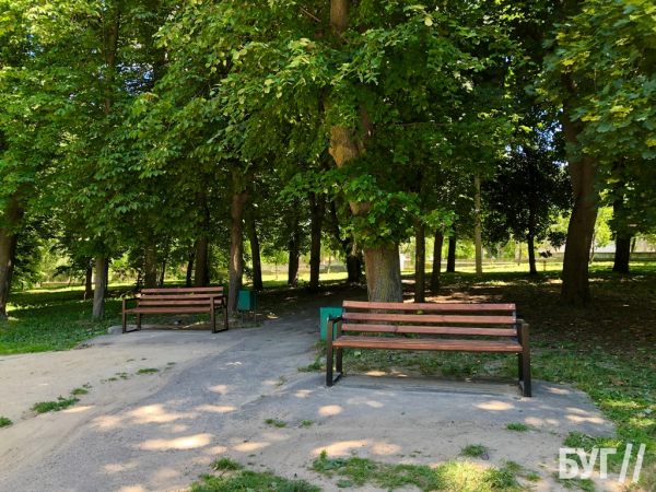Фото дня: у парку Нововолинська встановили 12 нових лавочок | Новини Нововолинська