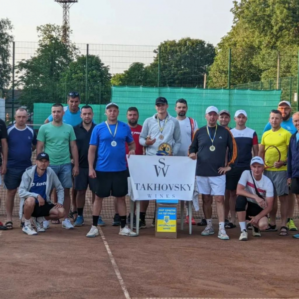 Передали на ЗСУ понад 5 тис. гривень: у Нововолинську пройшов благодійний турнір з тенісу | Новини Нововолинська