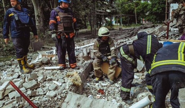 У Лисичанську росіяни завдали авіаудар по бомбосховищу, загинули 4 особи - Події