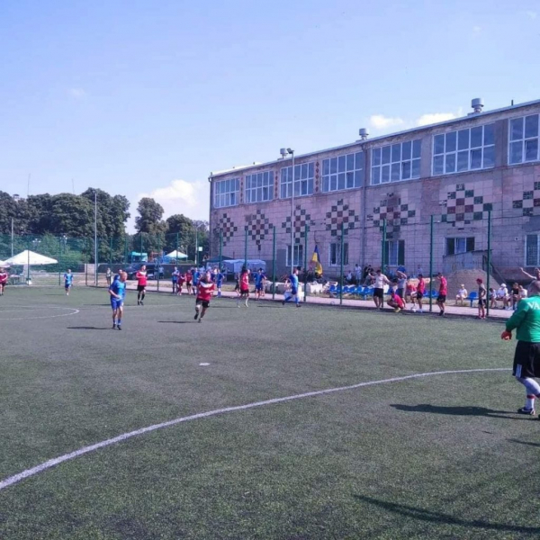 На благодійному футбольному турнірі в Нововолинську зібрали понад 26 тисяч гривень на ЗСУ | Новини Нововолинська