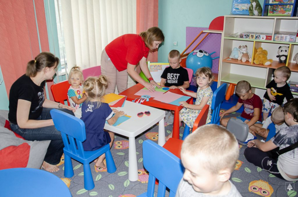 Настільні ігри, мольберти та розваги: у Нововолинську облаштували сучасні зони відпочинку для дітей | Новини Нововолинська