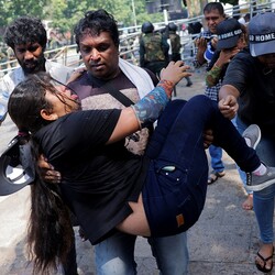 Під час масових протестів на Шрі-Ланці постраждали понад сотні людей - Події