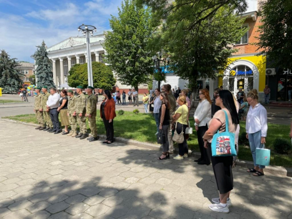 Покладання квітів та благодійний ярмарок: як у Нововолинську відзначили День Української Державності | Новини Нововолинська