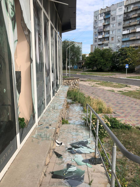 В Енергодарі перед готелем із військовими РФ згоріла техніка. Перед цим були вибухи - 30 липня 2022 :: Новини Донбасу