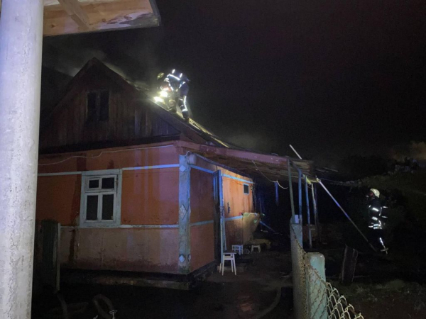 Нічна пожежа у Нововолинську: влучила блискавка | Новини Нововолинська
