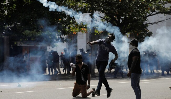 Під час масових протестів на Шрі-Ланці постраждали понад сотні людей - Події