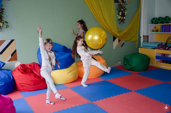 Майстеркласи, ігри, бейбі-йога: як підтримують дітей-переселенців у Нововолинську | Новини Нововолинська
