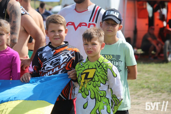 У Нововолинську відбулись змагання з мотокросу на підтримку ЗСУ: фоторепортаж | Новини Нововолинська