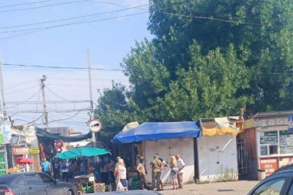 Забирали з ринків, зупинок та лікарень: У Луганську «військові» патрулі примусово мобілізують чоловіків - 05 серпня 2022 :: Новини Донбасу