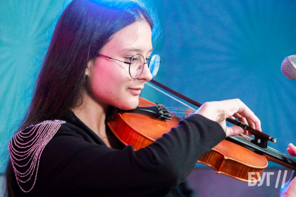 Концерт «Молодіжка»: відбувся благодійний захід з нагоди святкування Дня молоді у Нововолинську | Новини Нововолинська