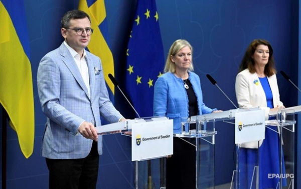 Україна просить у Швеції гаубиці та ракетні комплекси